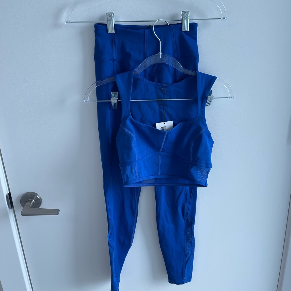 Le Ore Matching Blue Activewear Set Leggings and Crop Top